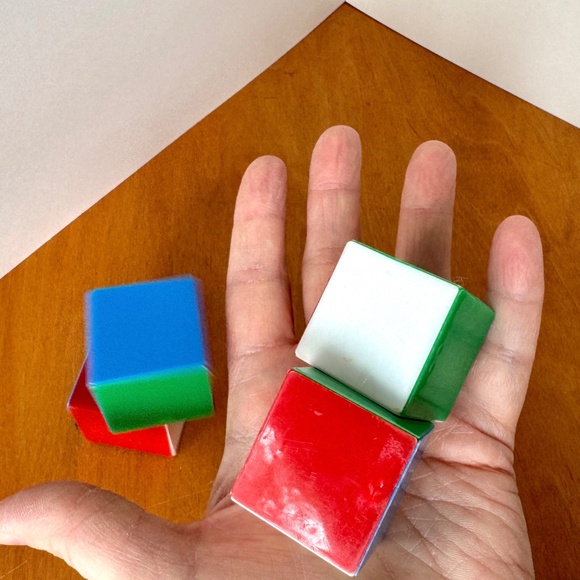 Instant Insanity Puzzle Cubes - Picture 4 of 5